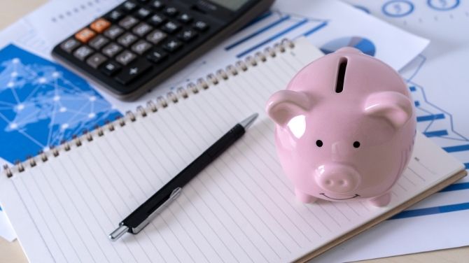 How to Manage Finances with Minimal Savings After a Layoff